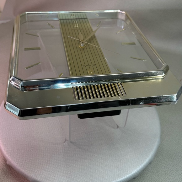 Heirloom Gold Wall Clock Chimes on House See Video Batteries Included - Picture 8 of 17